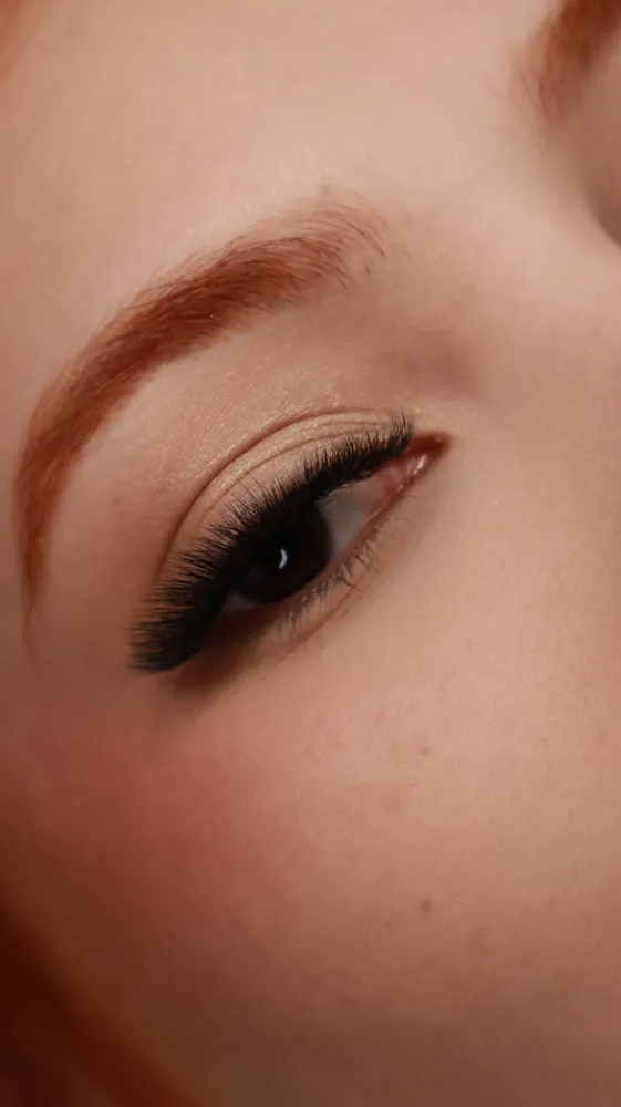 Efecto eyeliner en extensiones de pestañas
